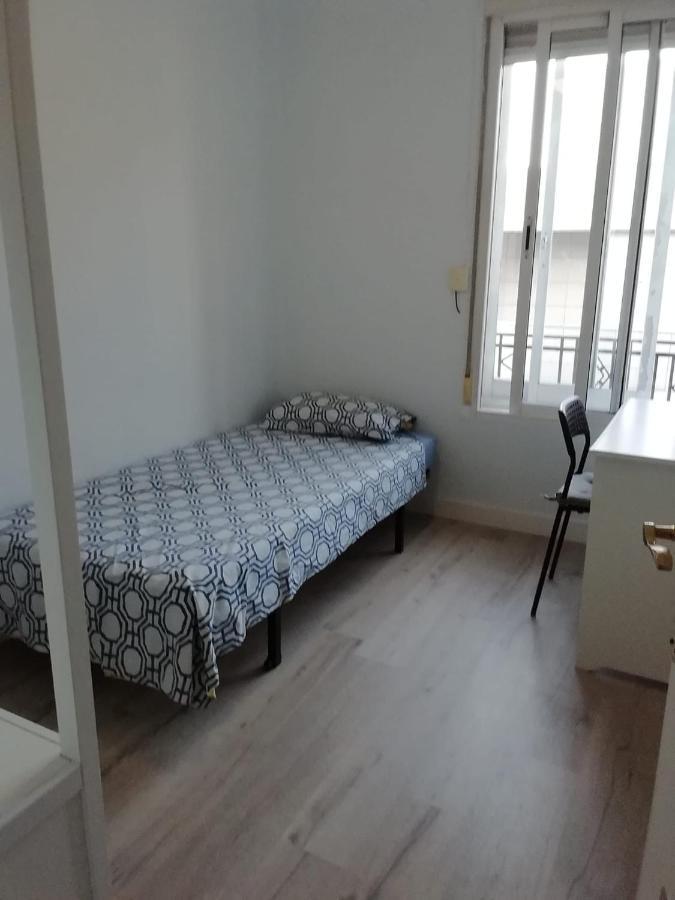 Habitación Luminosa Y Acogedora. Madri